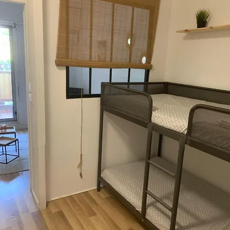 Apartment Climatise Avec Wifi Au Calme Sur Le Port. Hyeres